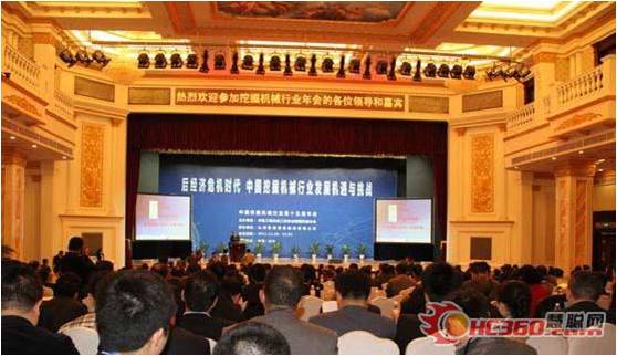 機(jī)械行業(yè)：挖機(jī)市場向穩(wěn)健轉(zhuǎn)型，2012銷量預(yù)計(jì)18萬臺(tái)